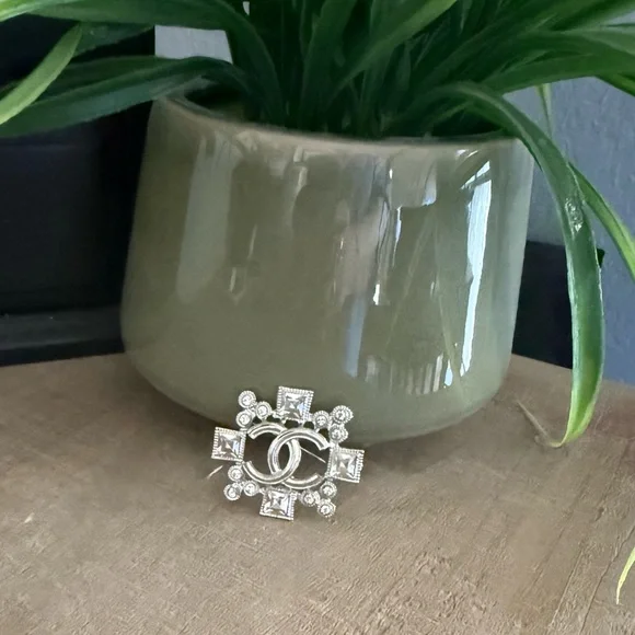 Silver Tone CC Crystal Statement Brooch Pin - Picture 1 of 6